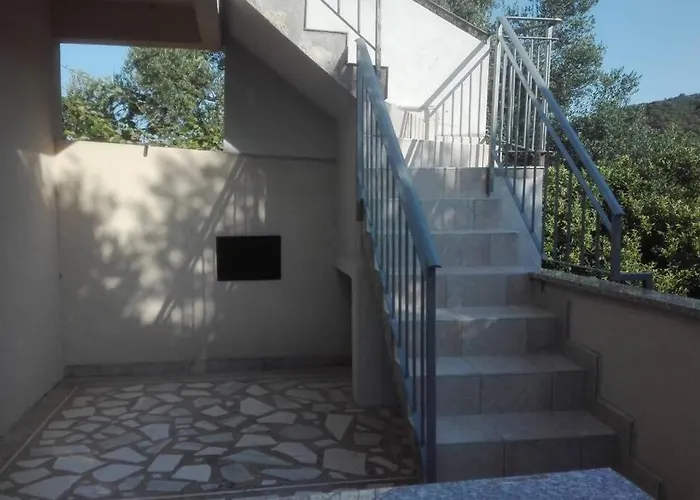 One Bedroom With Two Terraces In An Orchard * Mrljane