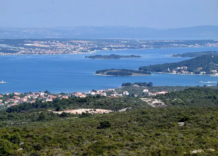 Appartement One Bedroom With Two Terraces In An Orchard *
