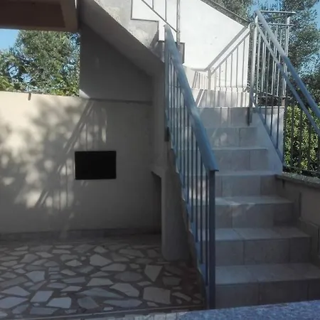 One Bedroom With Two Terraces In An Orchard * Mrljane